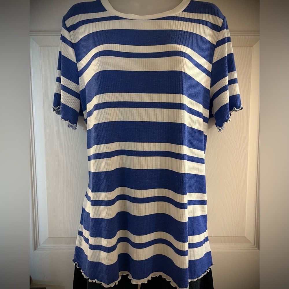 💙LuLaRoe striped tee